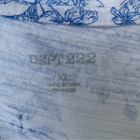 Dept. 222 (XL) White Sleeveless w/Blue Floral Print, V-Neck, w/decorative pocket - Picture 2 of 5